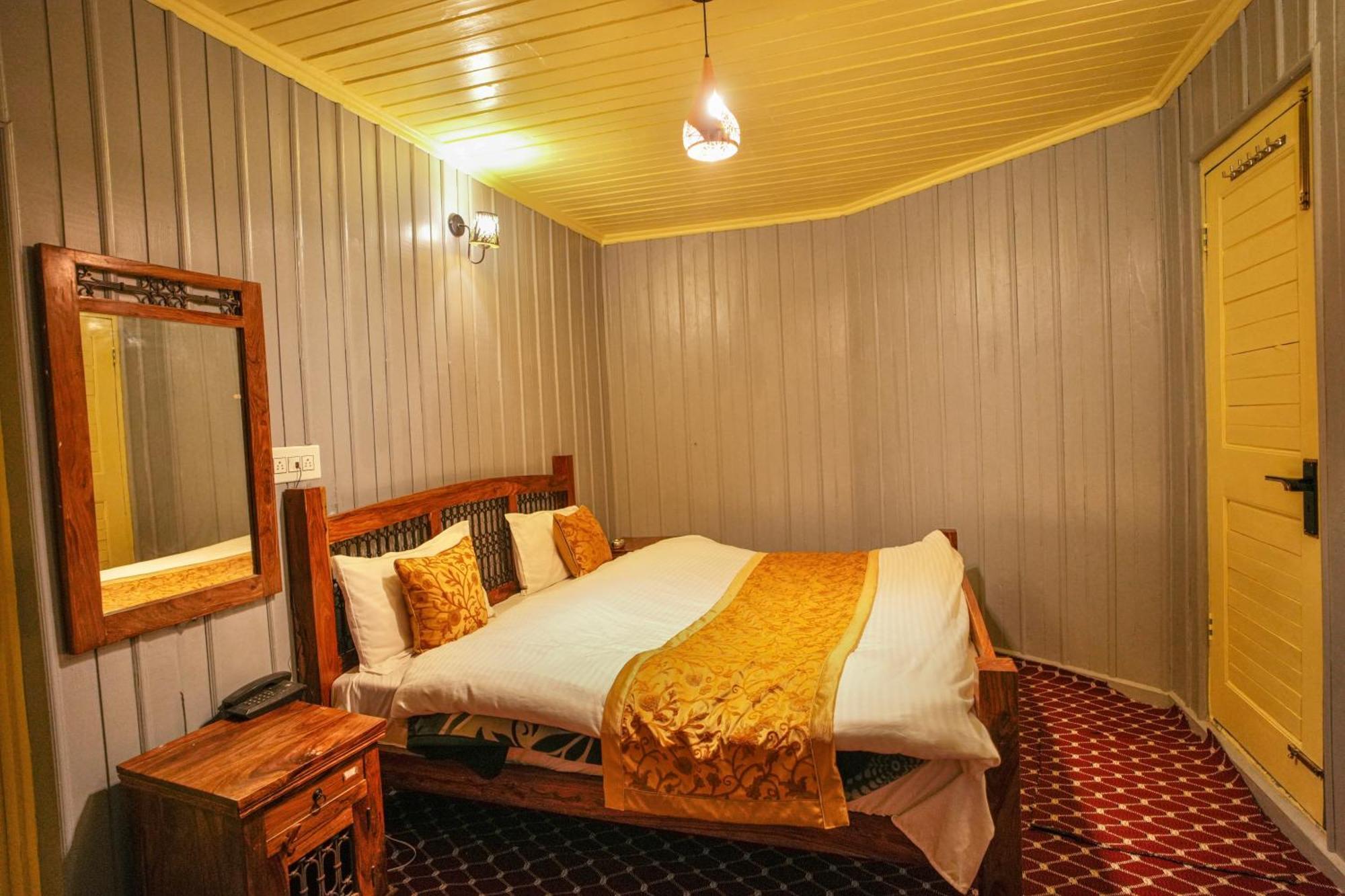 Hotel Little Silver Пахалгам Экстерьер фото