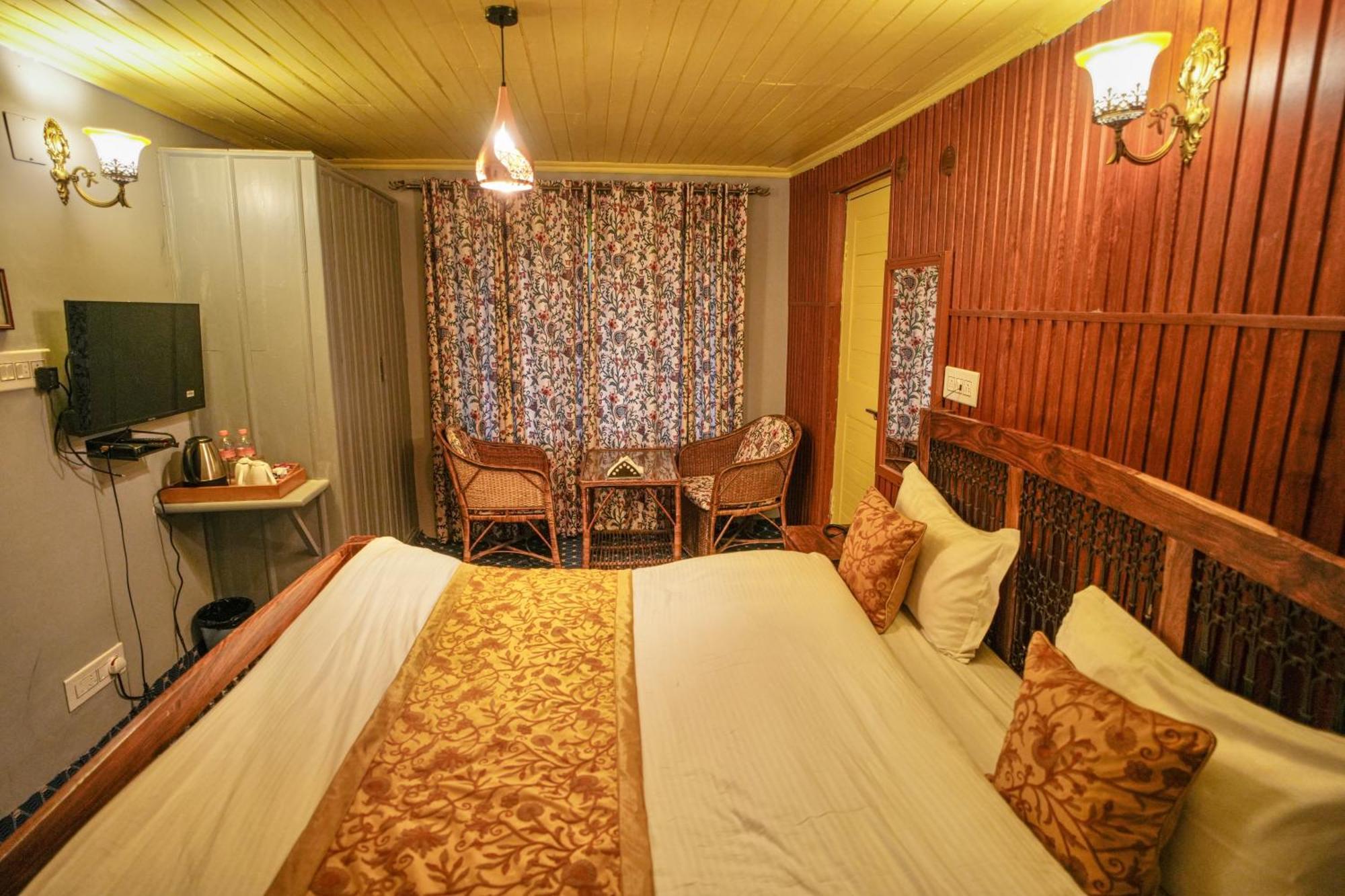Hotel Little Silver Пахалгам Экстерьер фото